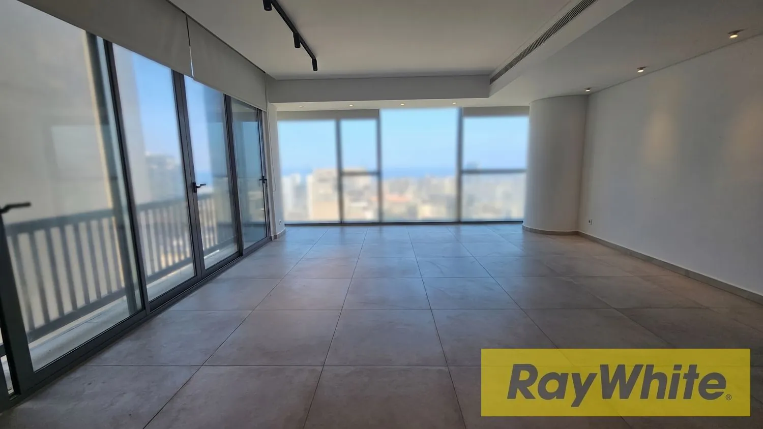 Apartment For Sale In Achrafieh – Sea View — الصورة 4
