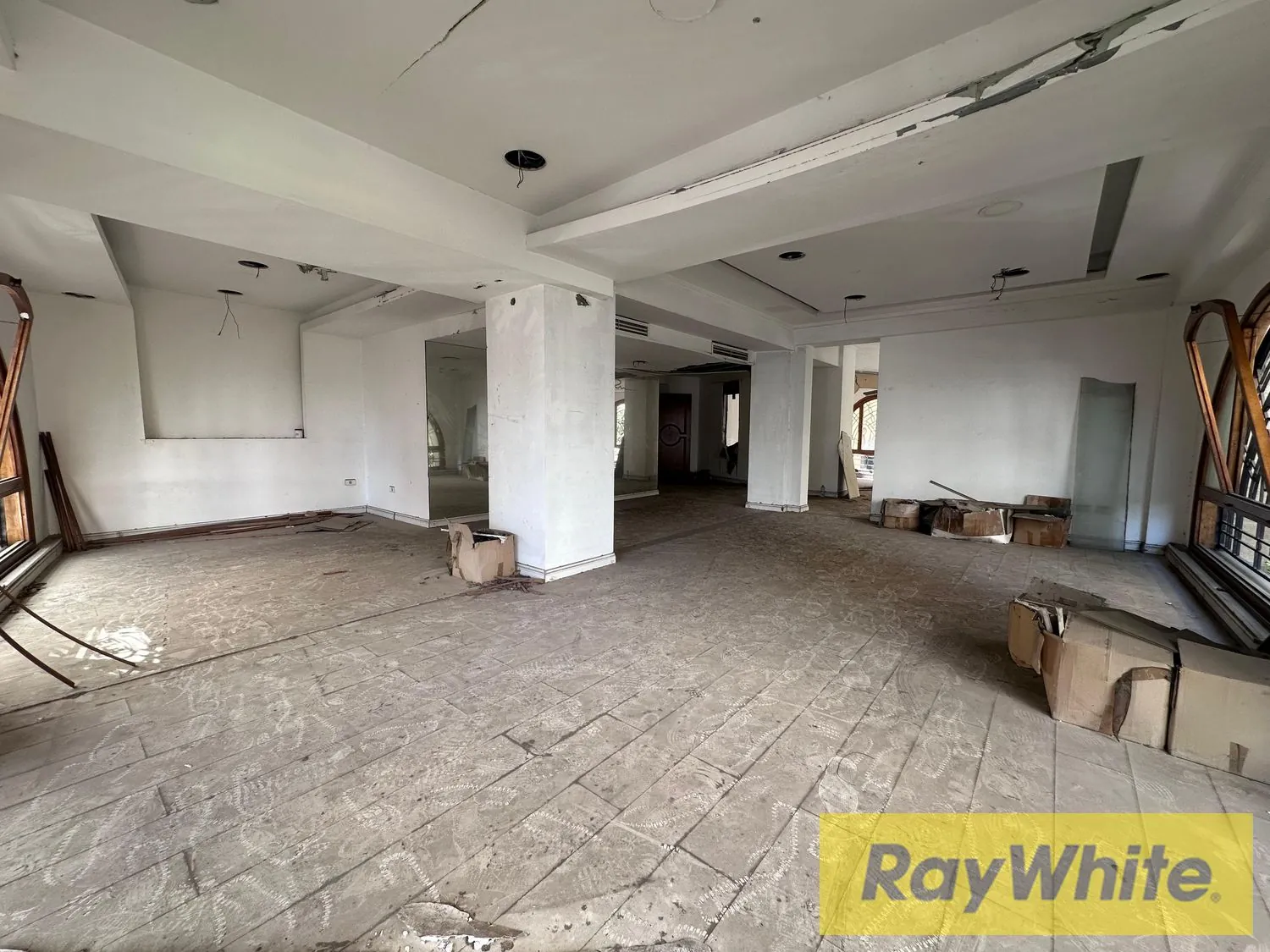 Office For Rent In Downtown – Prime Location — الصورة 4