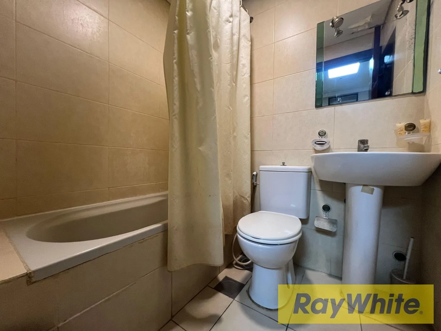 Furnished Studio For Rent In The Heart Of Hamra — الصورة 2