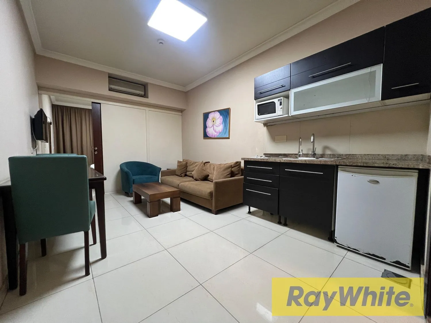 Furnished Studio For Rent In The Heart Of Hamra — الصورة 3