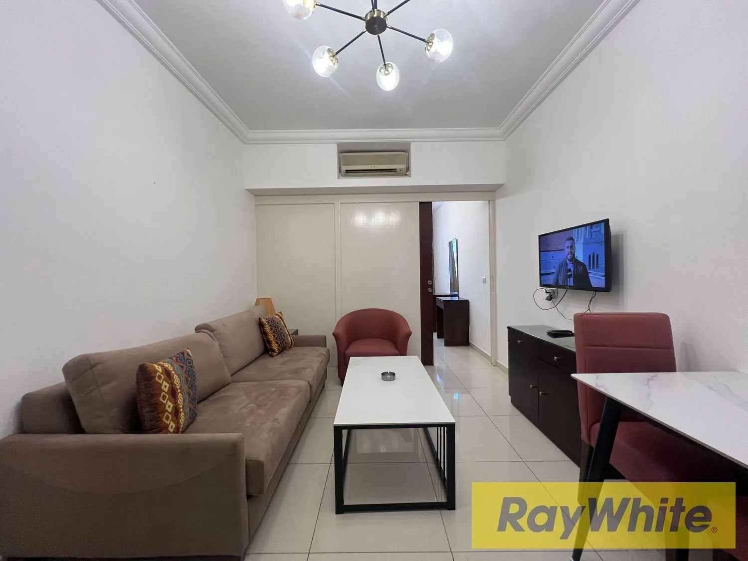 Furnished Studio For Rent In The Heart Of Hamra — الصورة 2