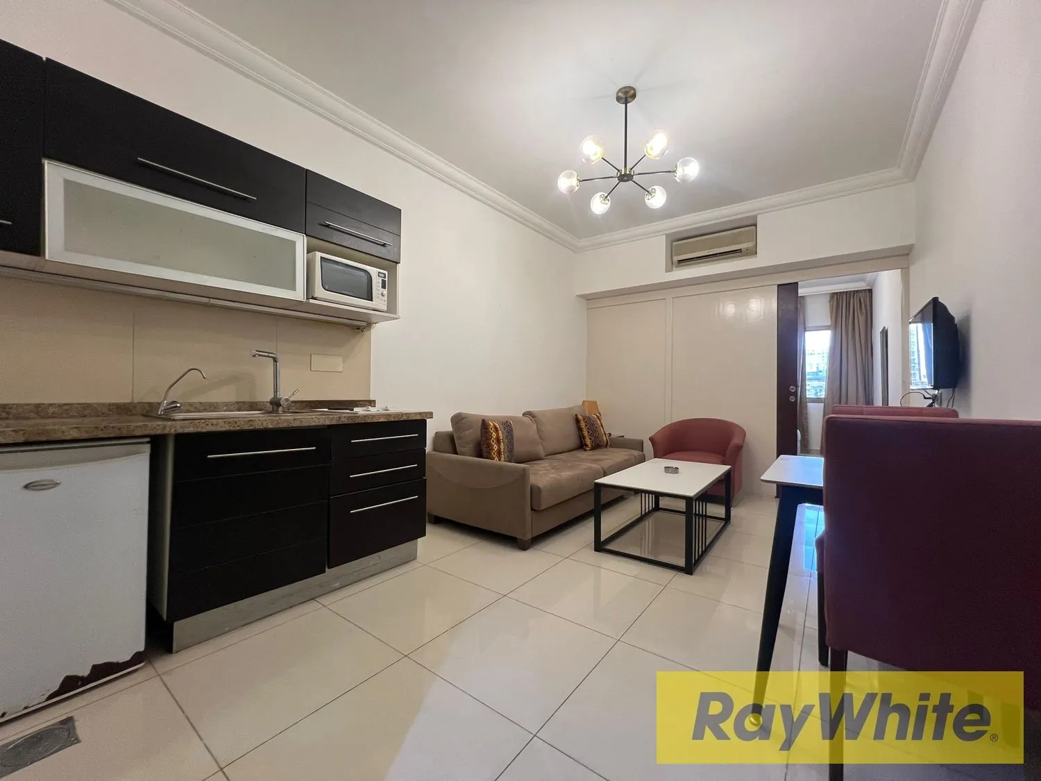Furnished Studio For Rent In The Heart Of Hamra — الصورة 4