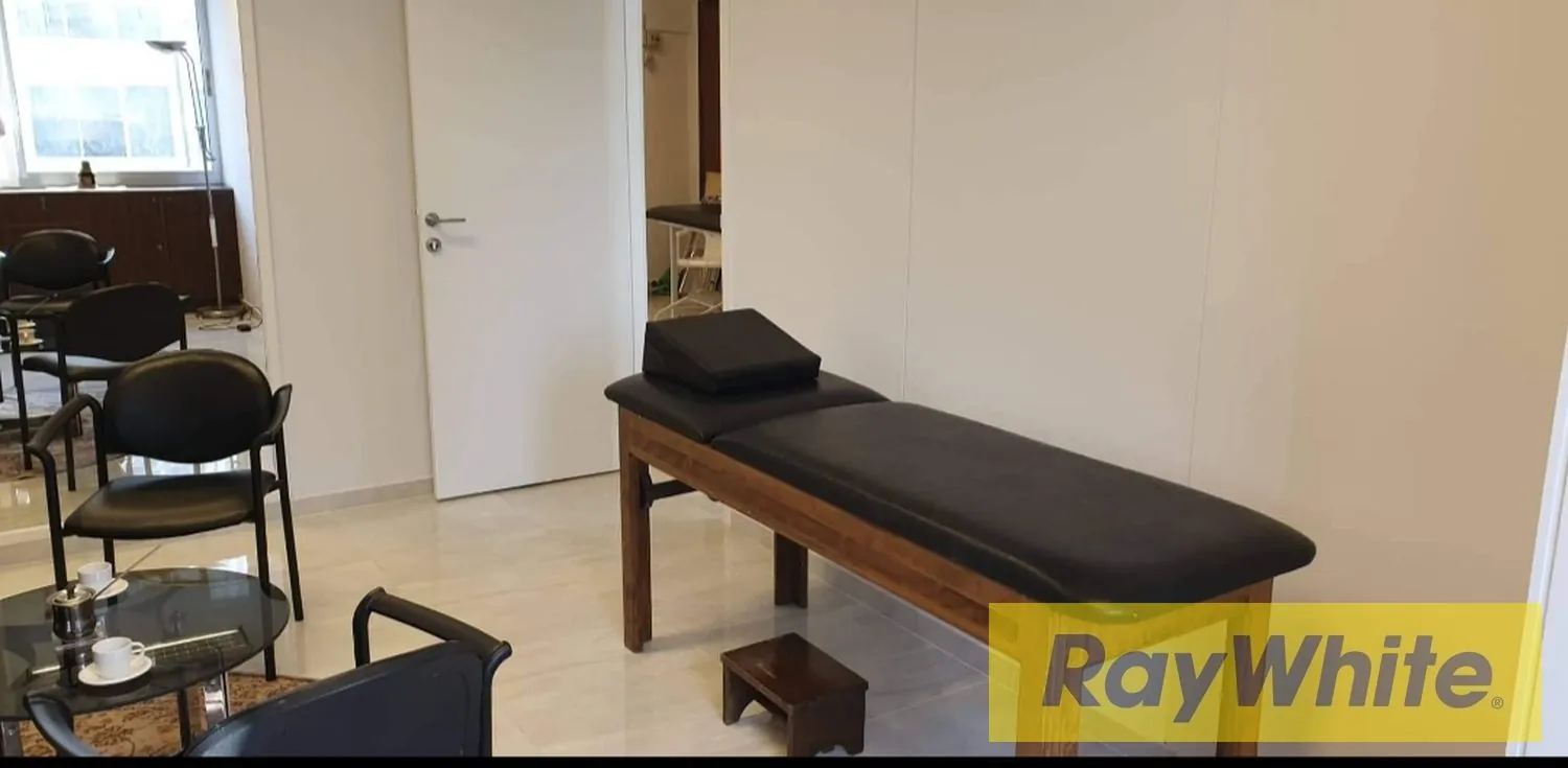 Furnished Office For Rent In Badaro — الصورة 5