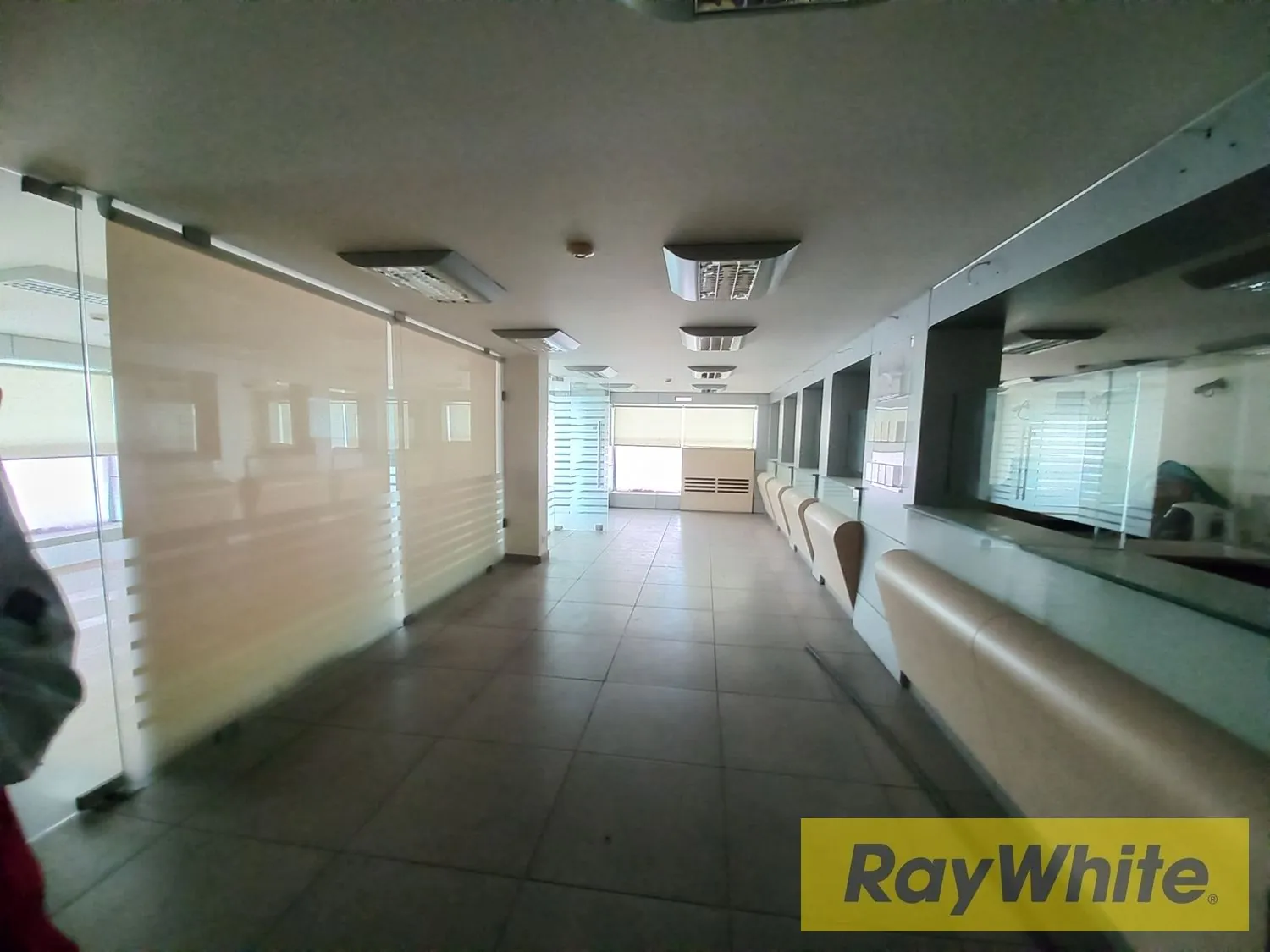 Spacious Showroom For Rent In Jal El Dib — الصورة 3