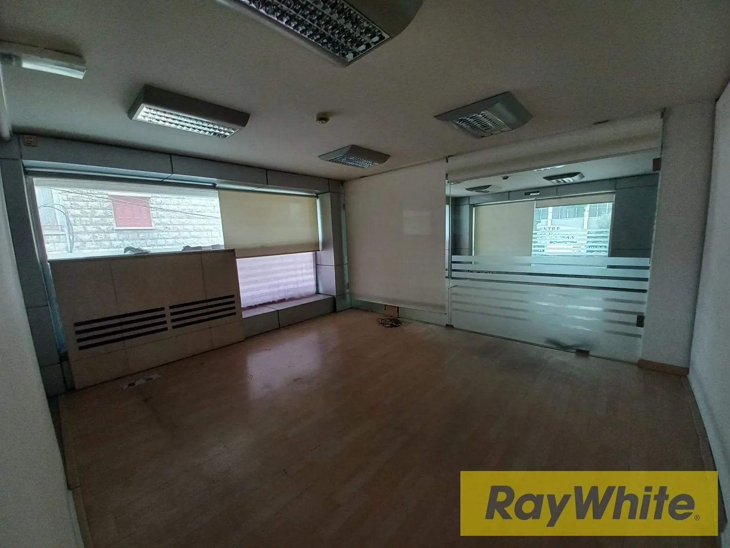Spacious Showroom For Rent In Jal El Dib — الصورة 5