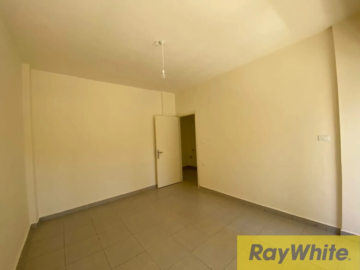 Apartment For Sale In Ras Beirut — الصورة 3