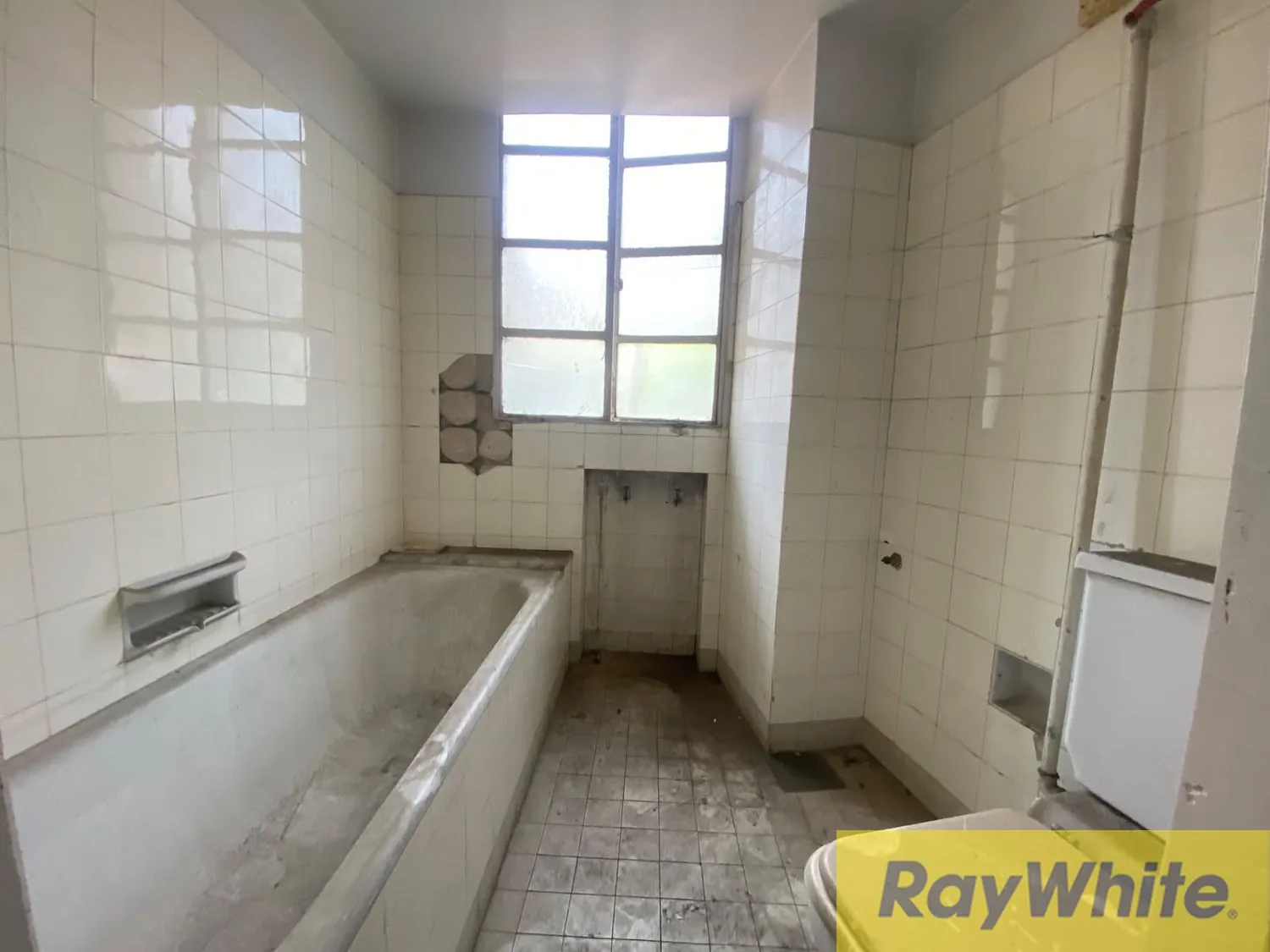 Office For Rent In Hamra — الصورة 2