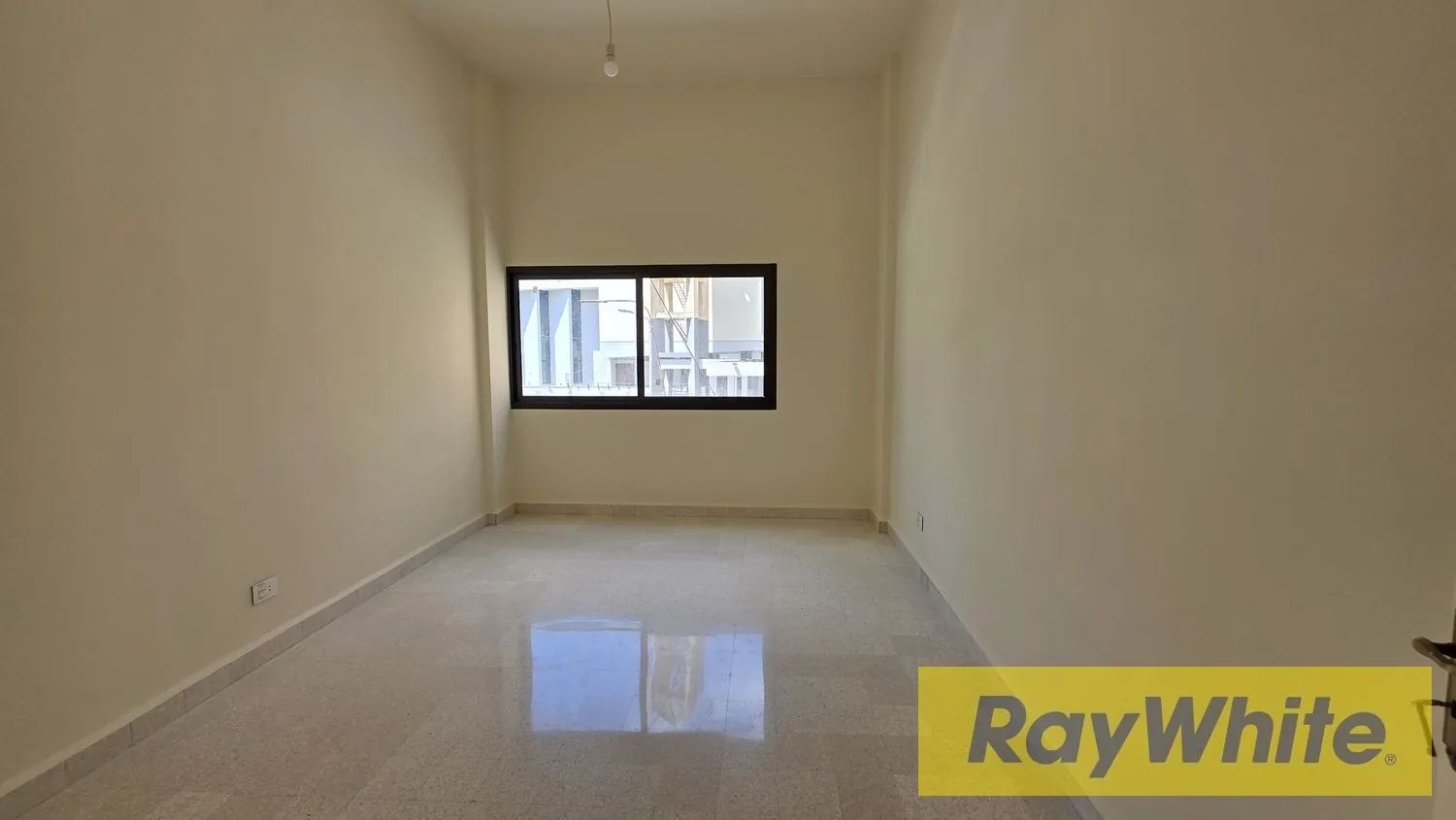 Office For Rent – Furn El Chebbak — الصورة 3