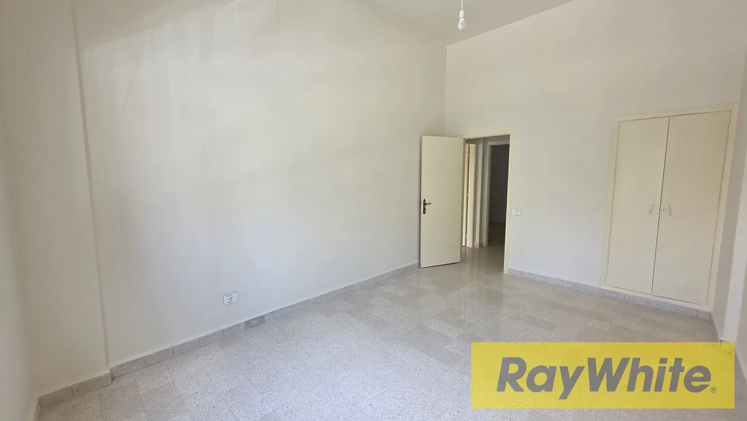 Office For Rent – Furn El Chebbak — الصورة 4
