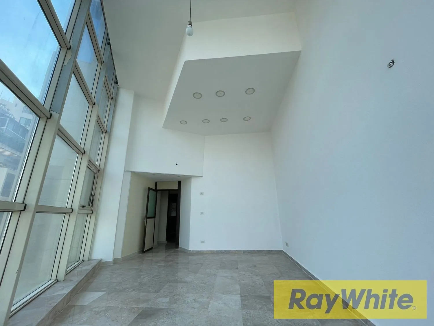 Office For Rent – Achrafieh, Sodeco — الصورة 2