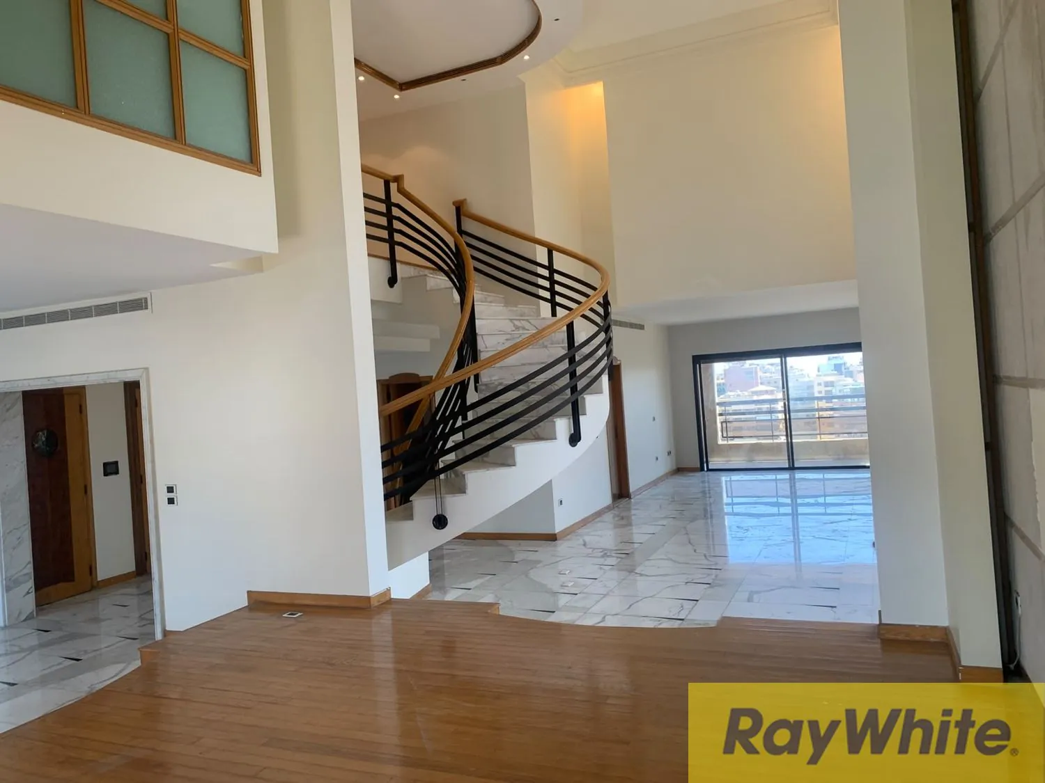 Apartment Duplex For Sale In Unesco — الصورة 2