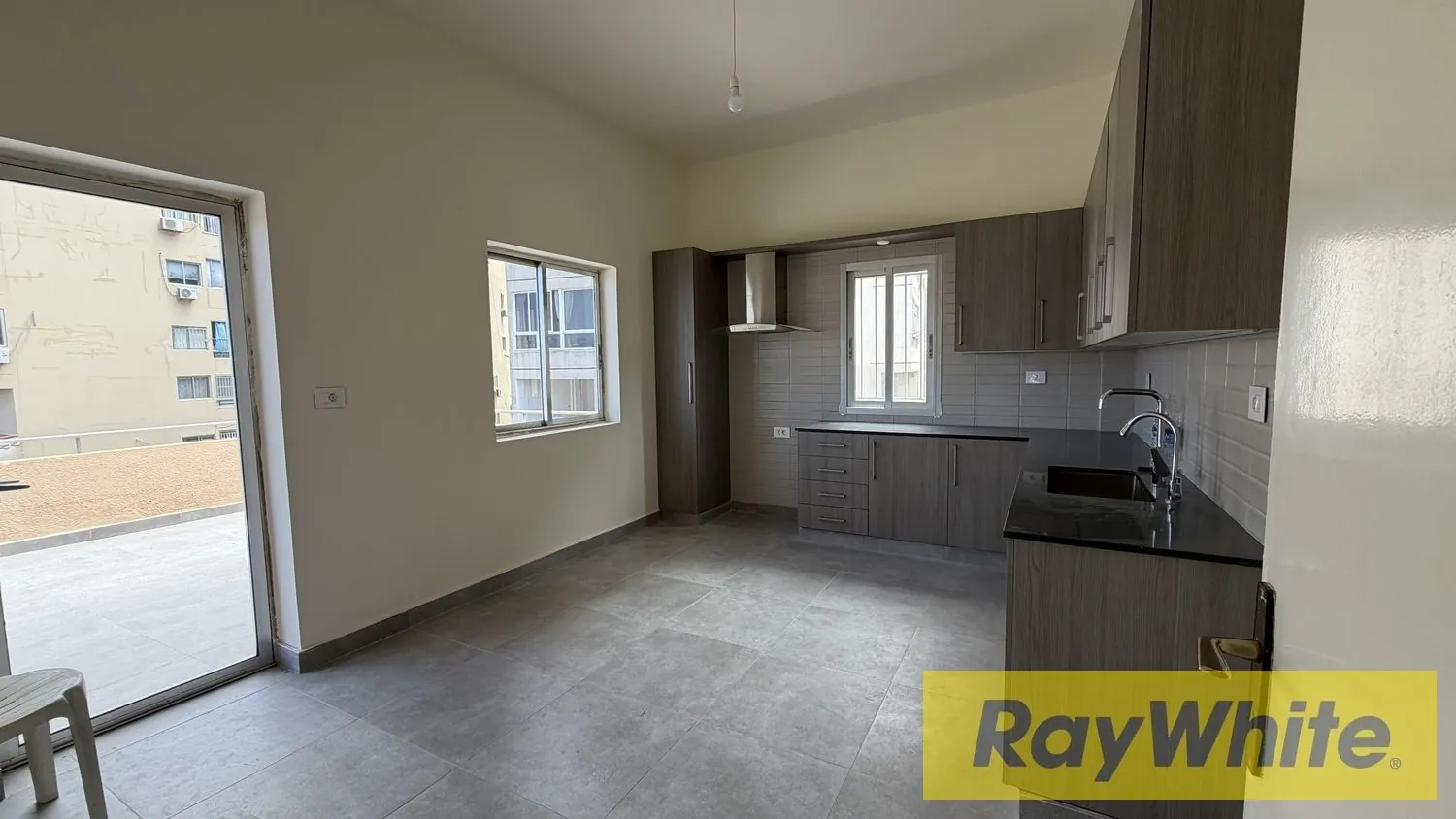 Apartment For Sale In Jbeil Town — الصورة 2