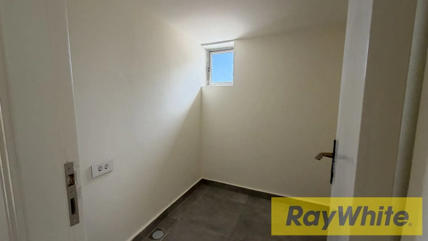 Apartment For Sale In Jbeil Town — الصورة 3