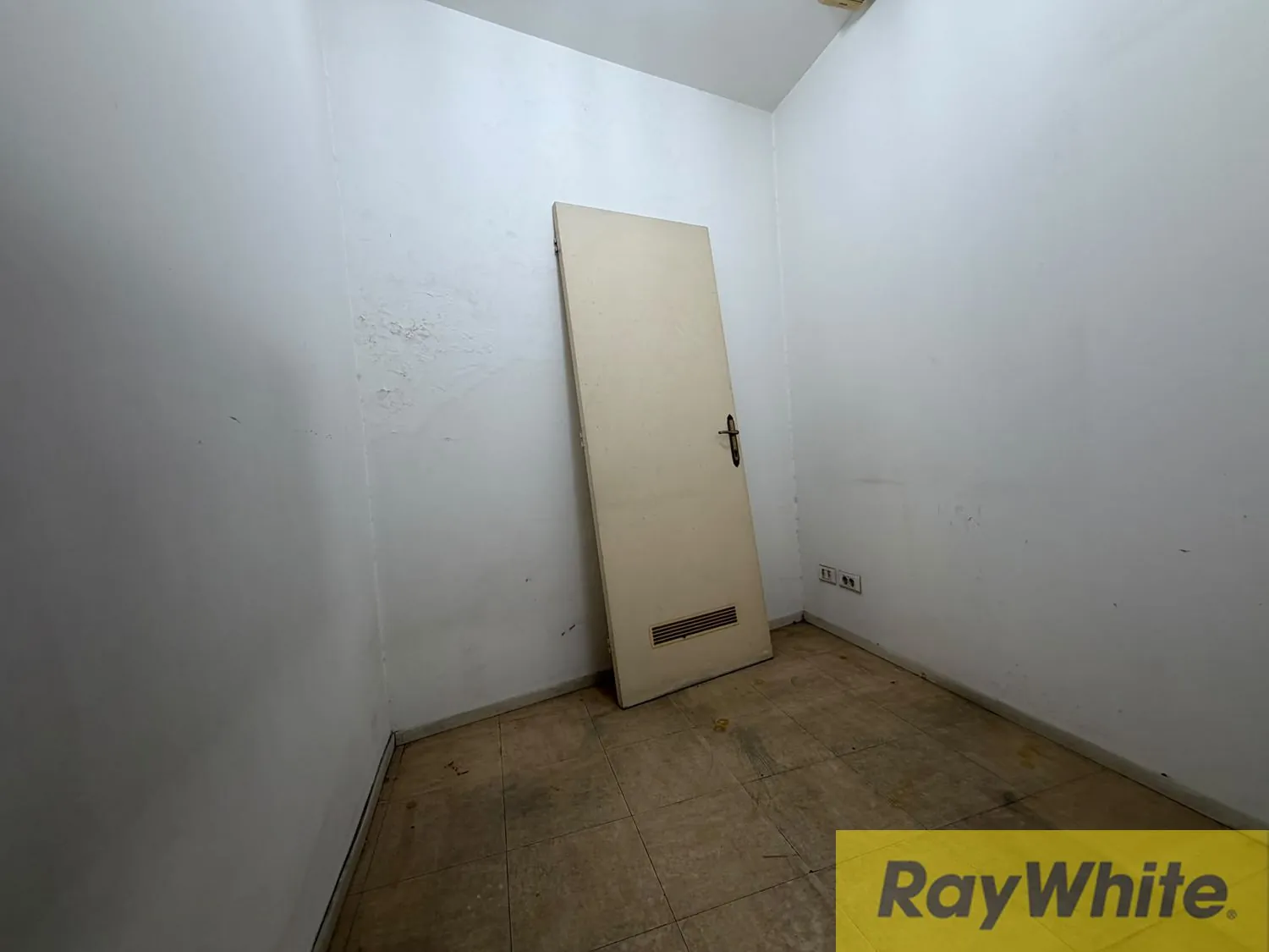Shop For Rent In Downtown — photo 2