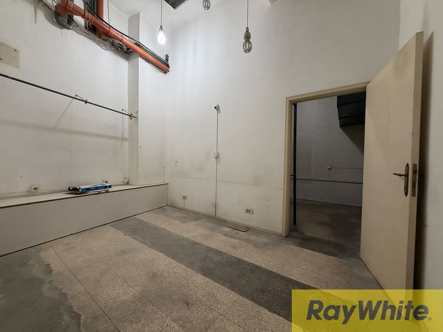 Shop For Rent In Downtown — photo 3