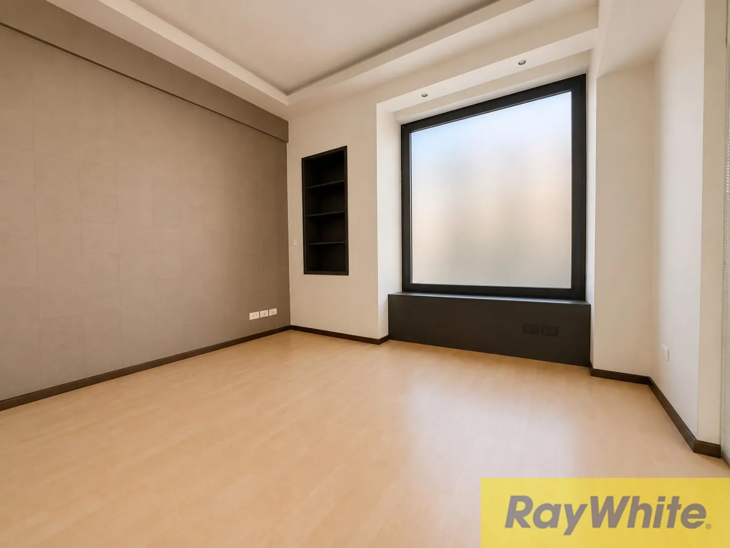 Office For Rent In Downtown — الصورة 1