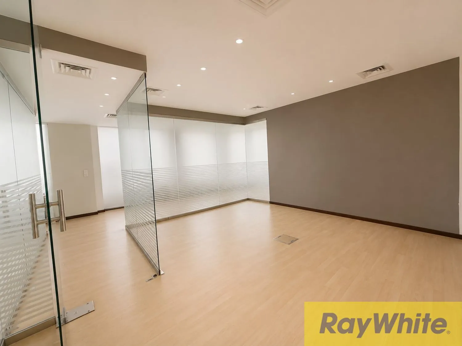 Office For Rent In Downtown — الصورة 3