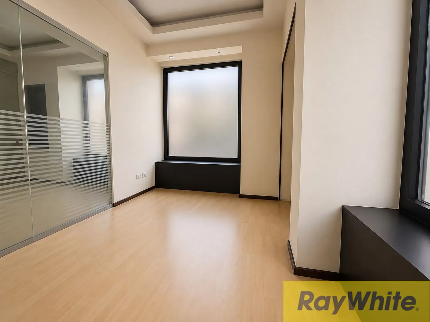 Office For Rent In Downtown — الصورة 4