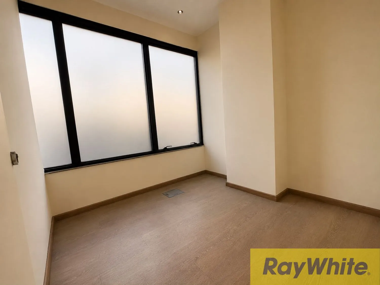 Office For Rent In Down Town — photo 2