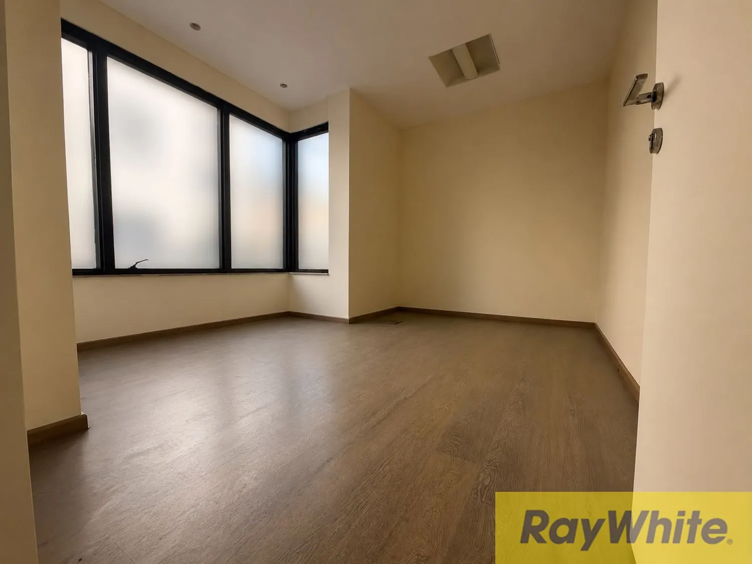 Office For Rent In Down Town — photo 3