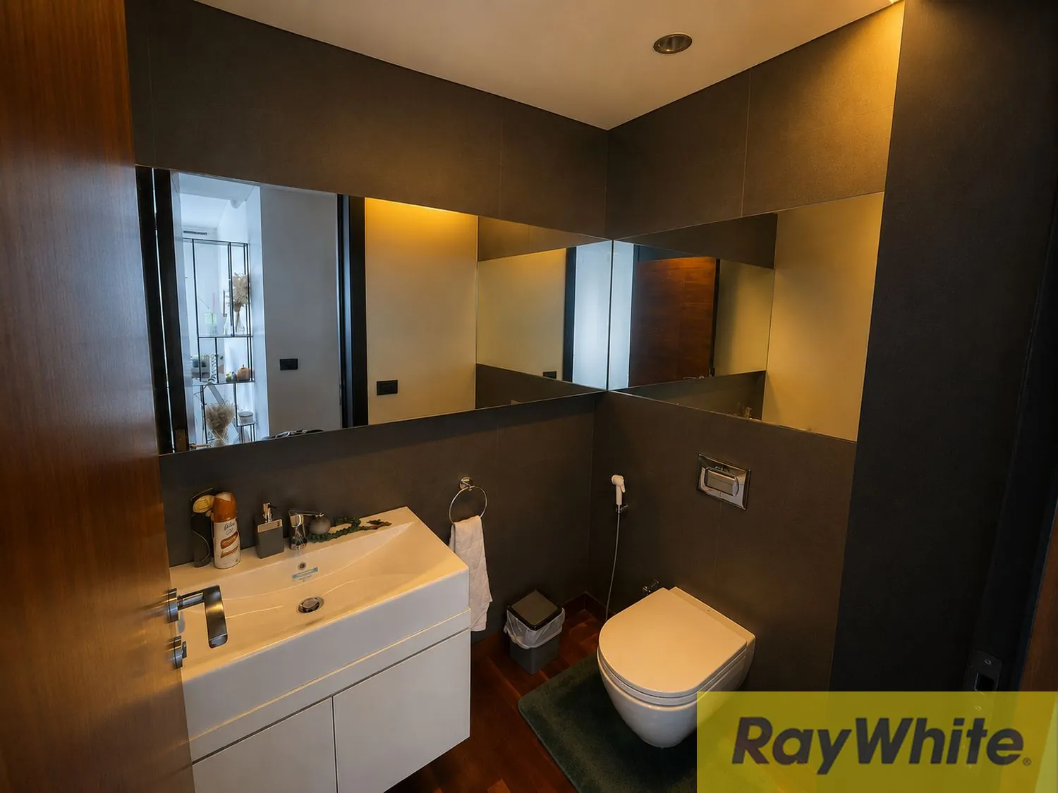 Apartment For Sale In Sanayeh — الصورة 2