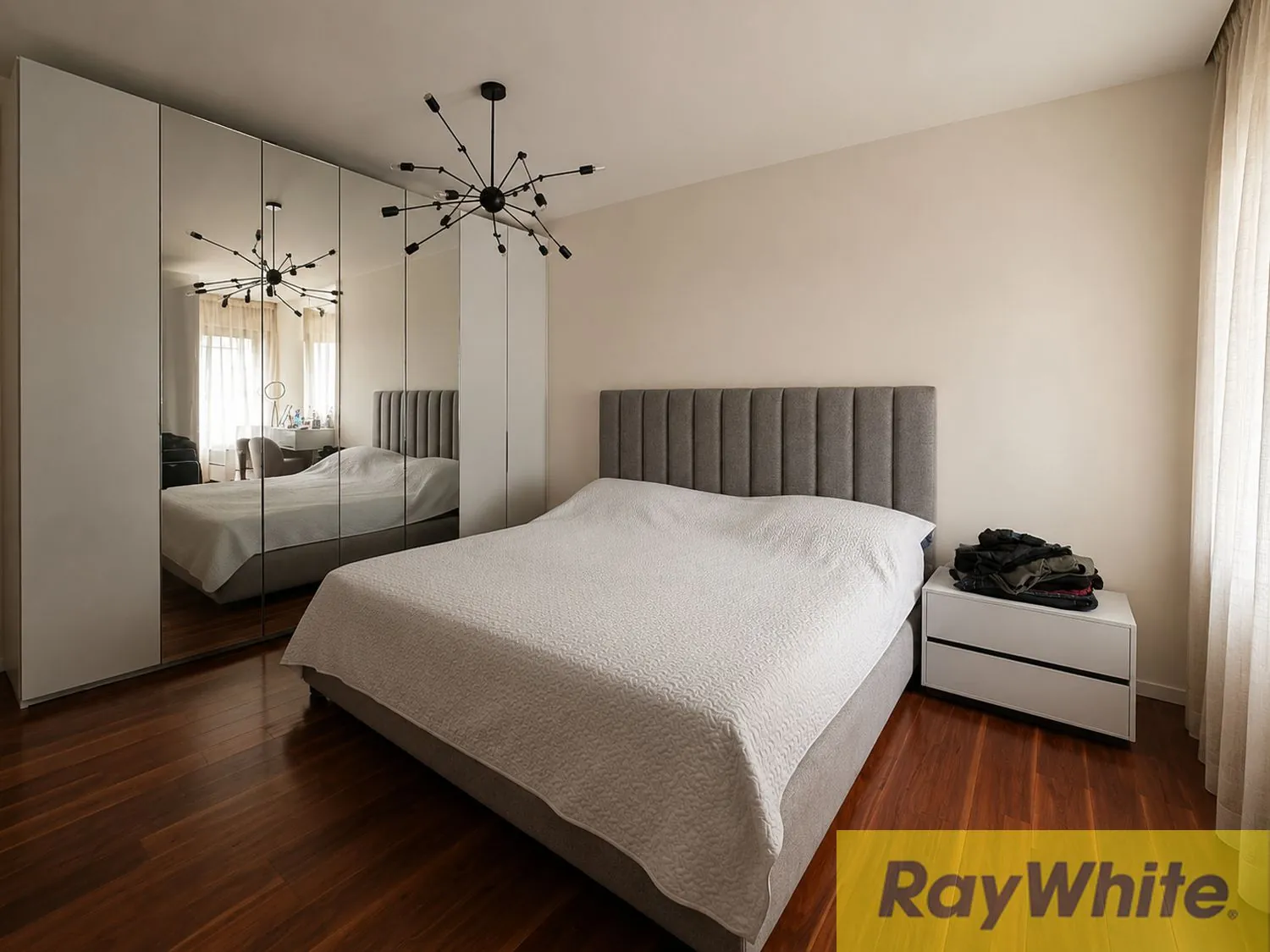 Apartment For Sale In Sanayeh — الصورة 3