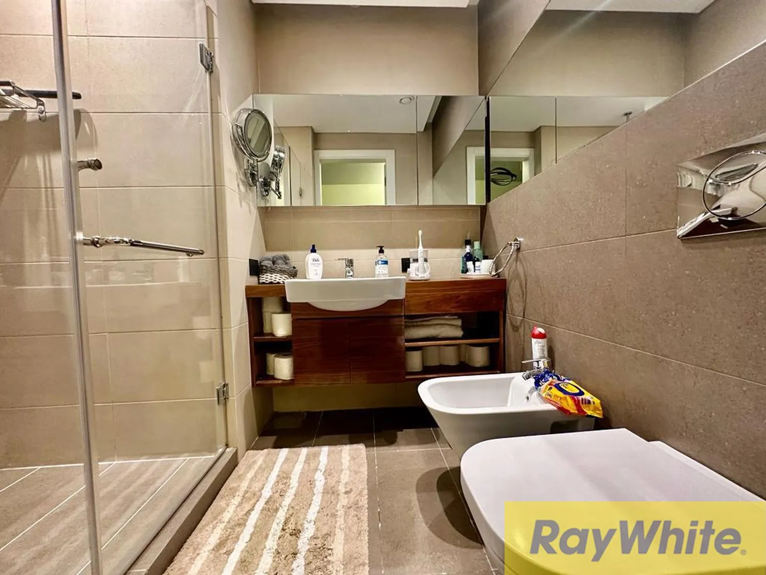 Furnished Apartment For Sale In Sanayeh — الصورة 2