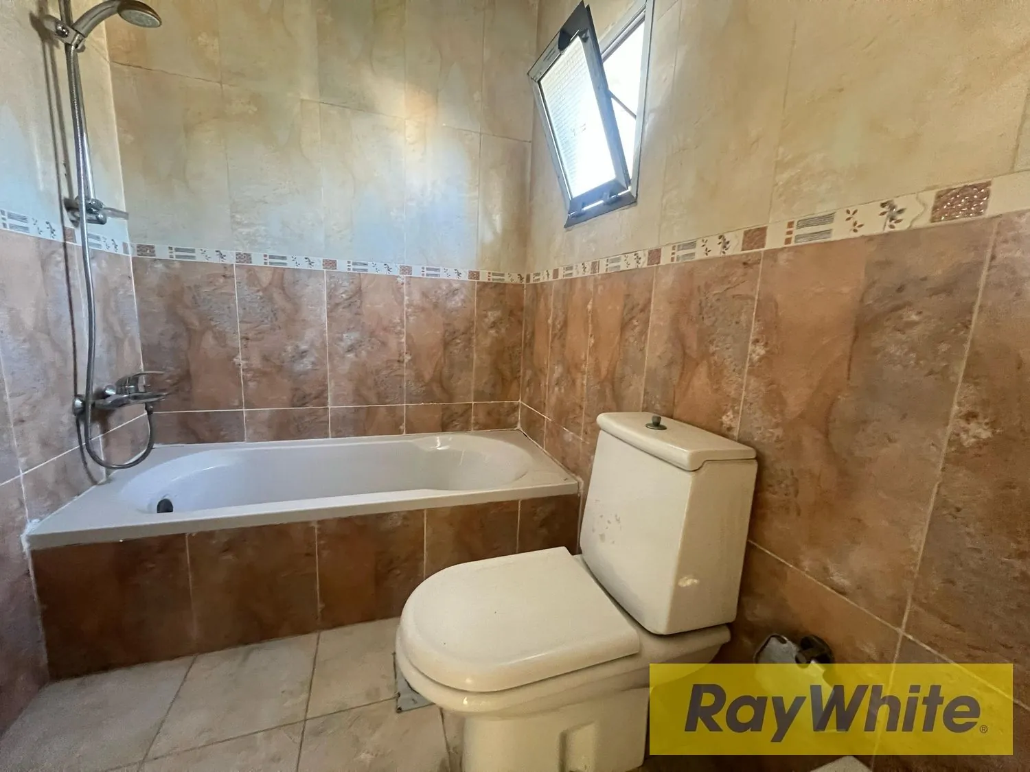 Apartment For Sale In Hamra — الصورة 2