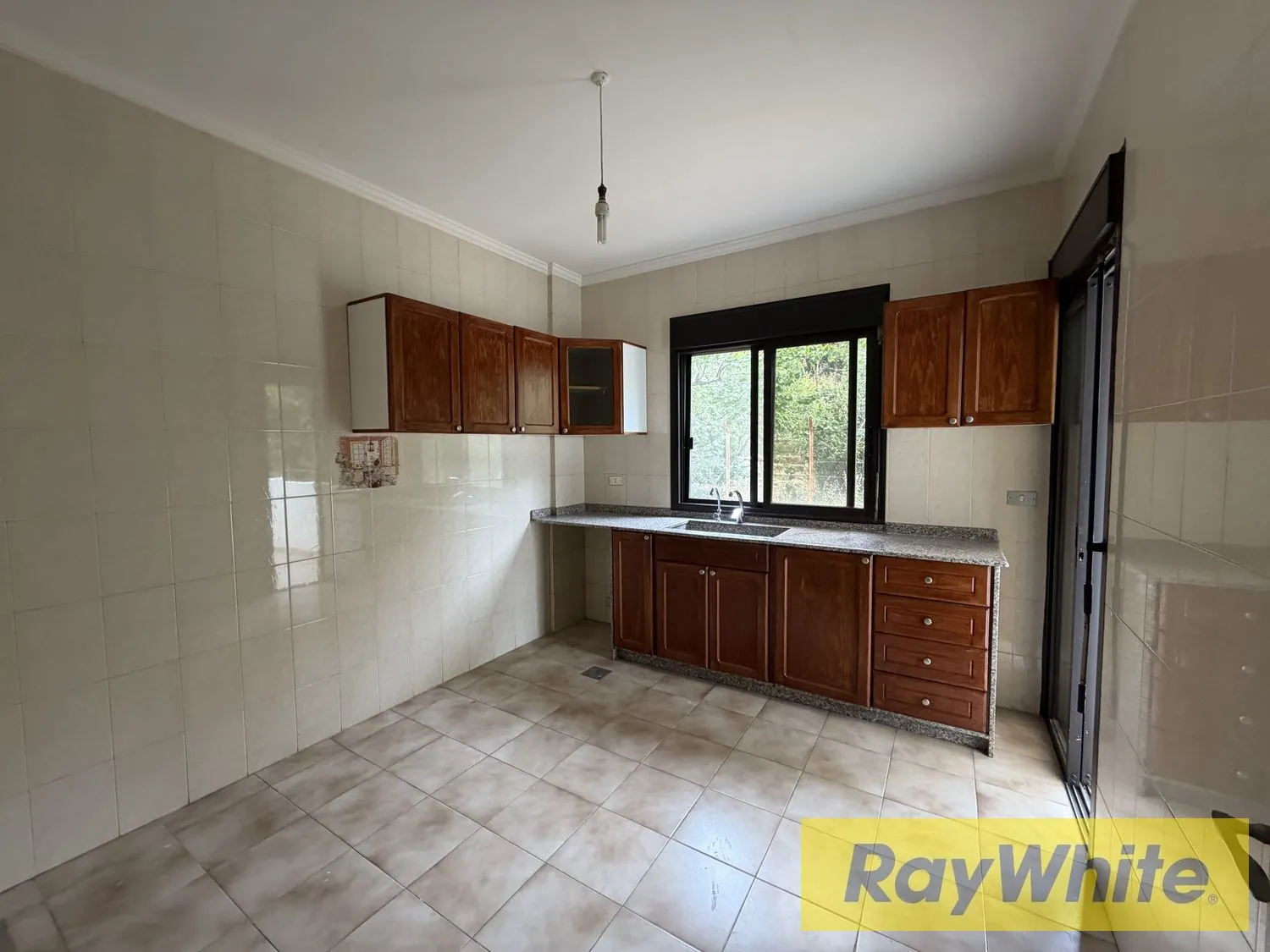 Apartment For Sale In Qornet El Hamra — الصورة 2