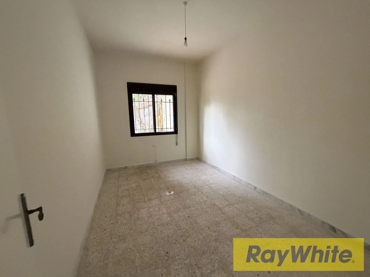 Apartment For Sale In Qornet El Hamra — الصورة 4