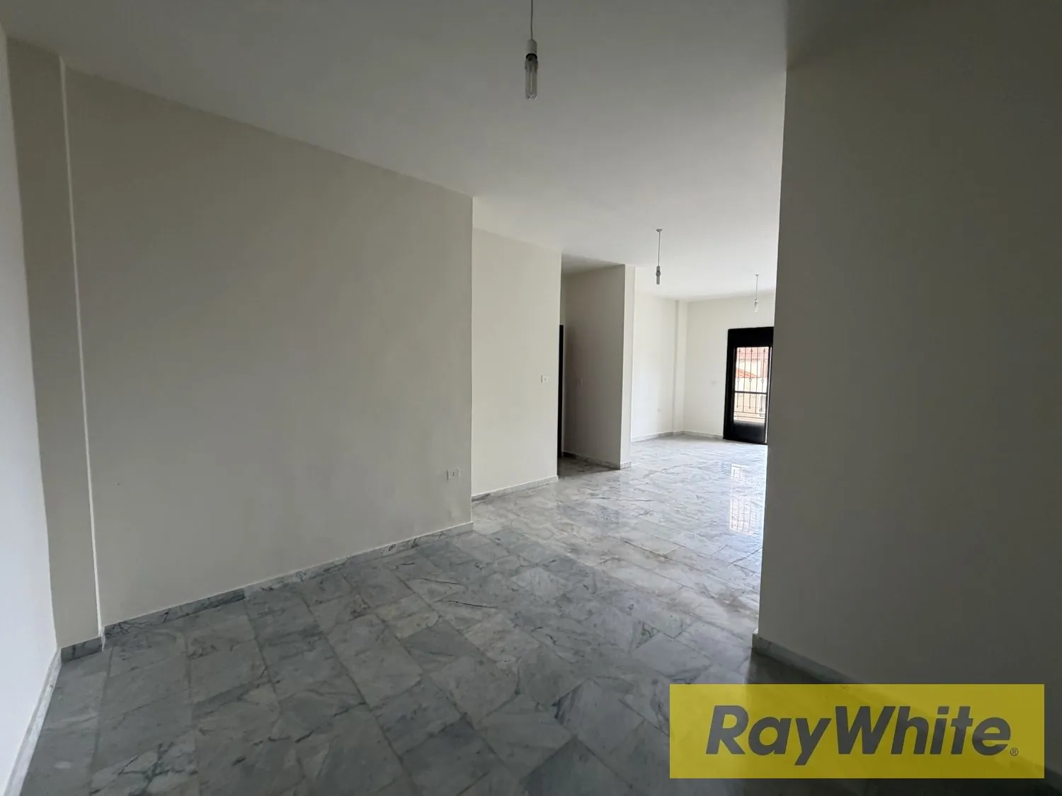 Apartment For Sale In Qornet El Hamra — الصورة 5