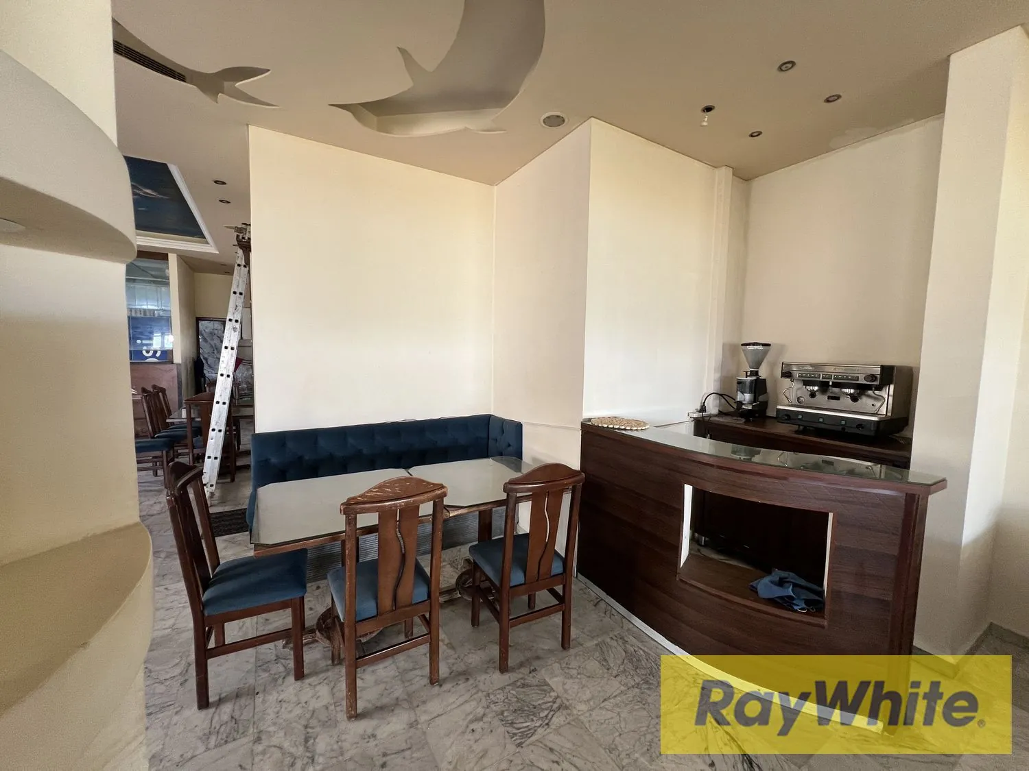 Fully Renovated Resto-cafe For Sale In A Prime Location In Al Mina- Tripoli With Sea View. — الصورة 4