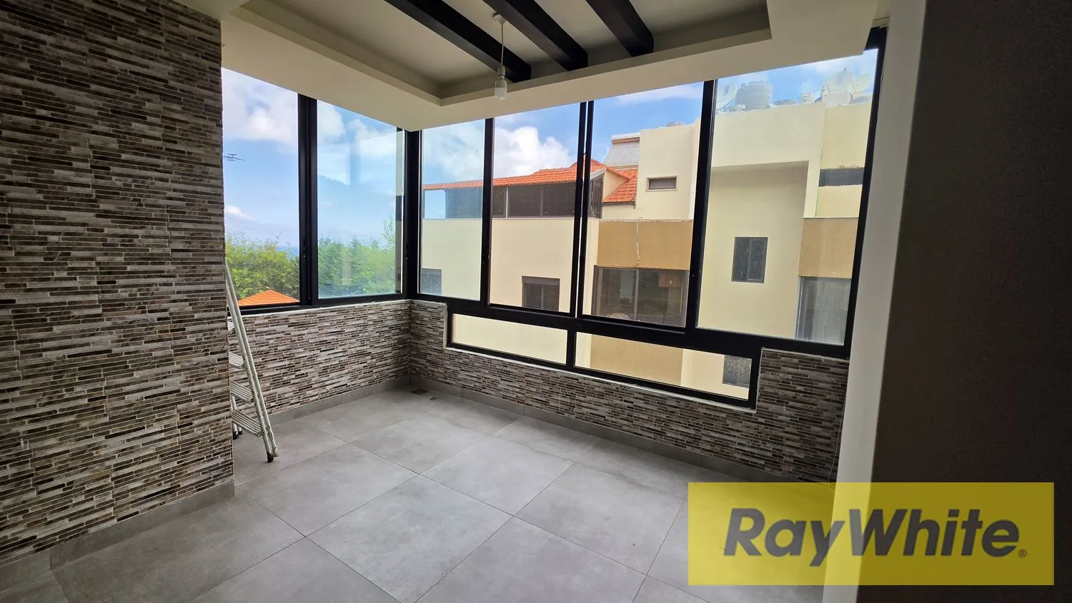 Brand New Apartment For Sale In Safra With Normal View — الصورة 2