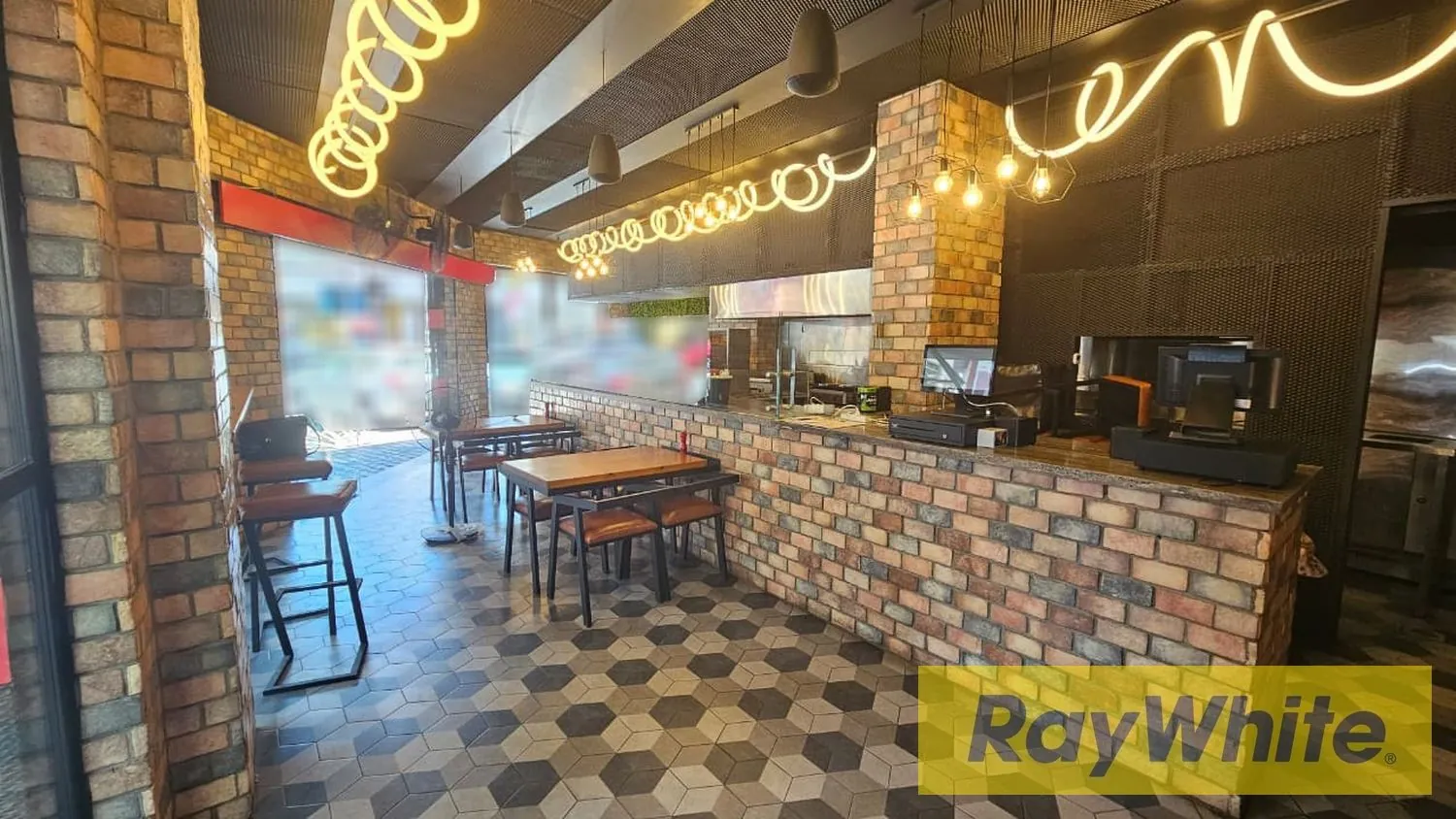Fully Equipped Restaurant For Rent – Furn El Chebbak — الصورة 3