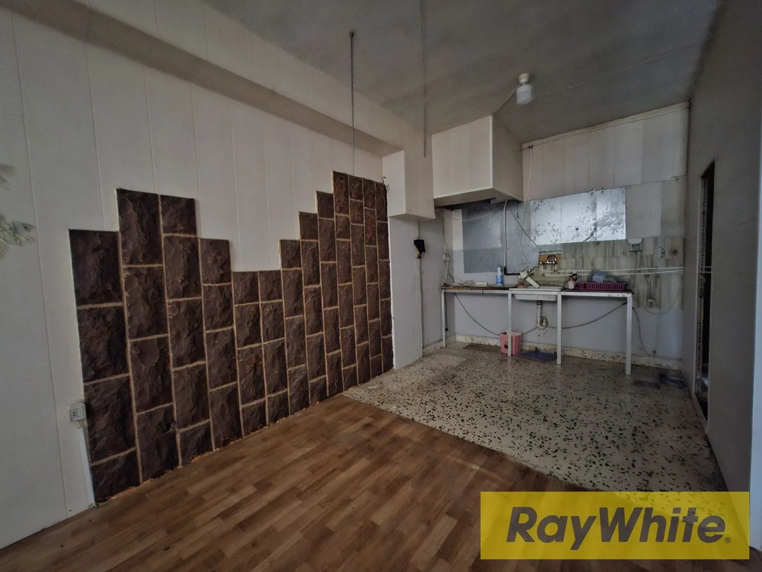 Office For Rent In Zalka – Highway Location — الصورة 4