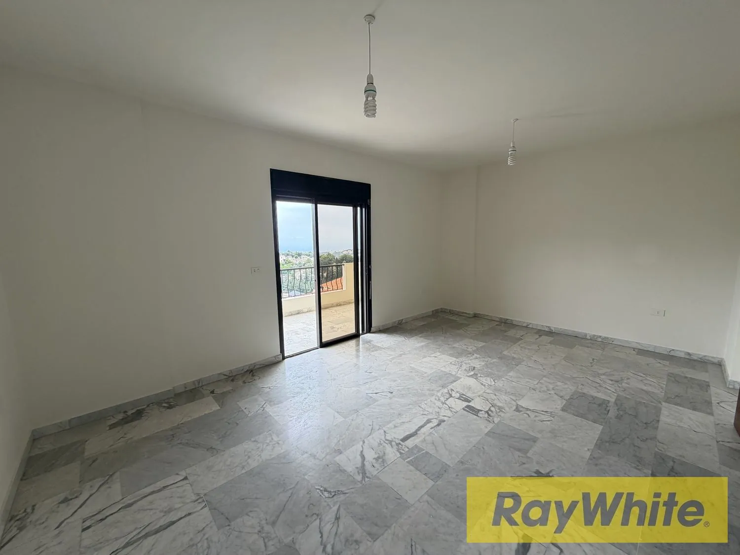 Apartment For Sale In Qornet El Hamra — photo 2