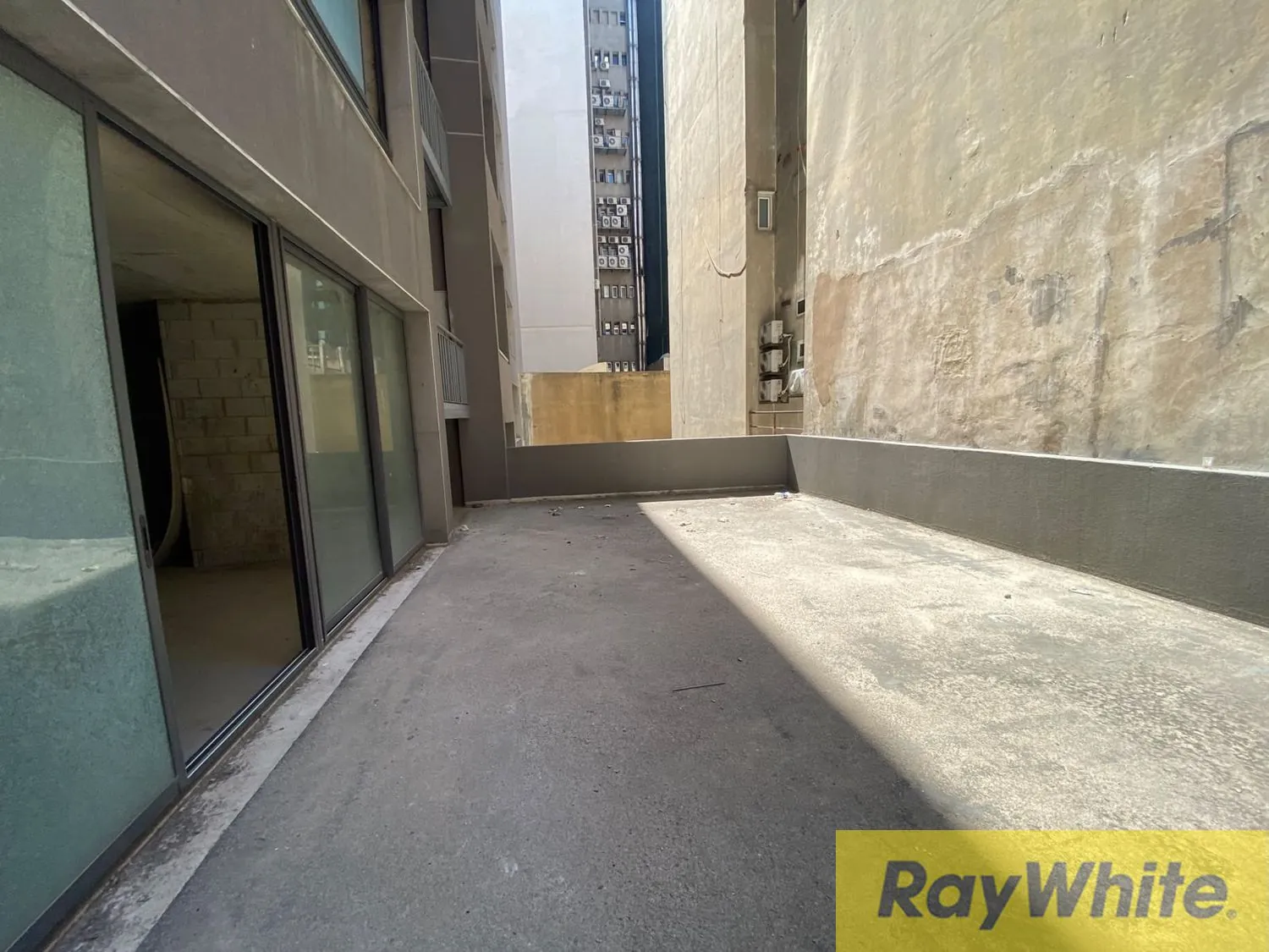 Office For Sale In Spears — الصورة 4