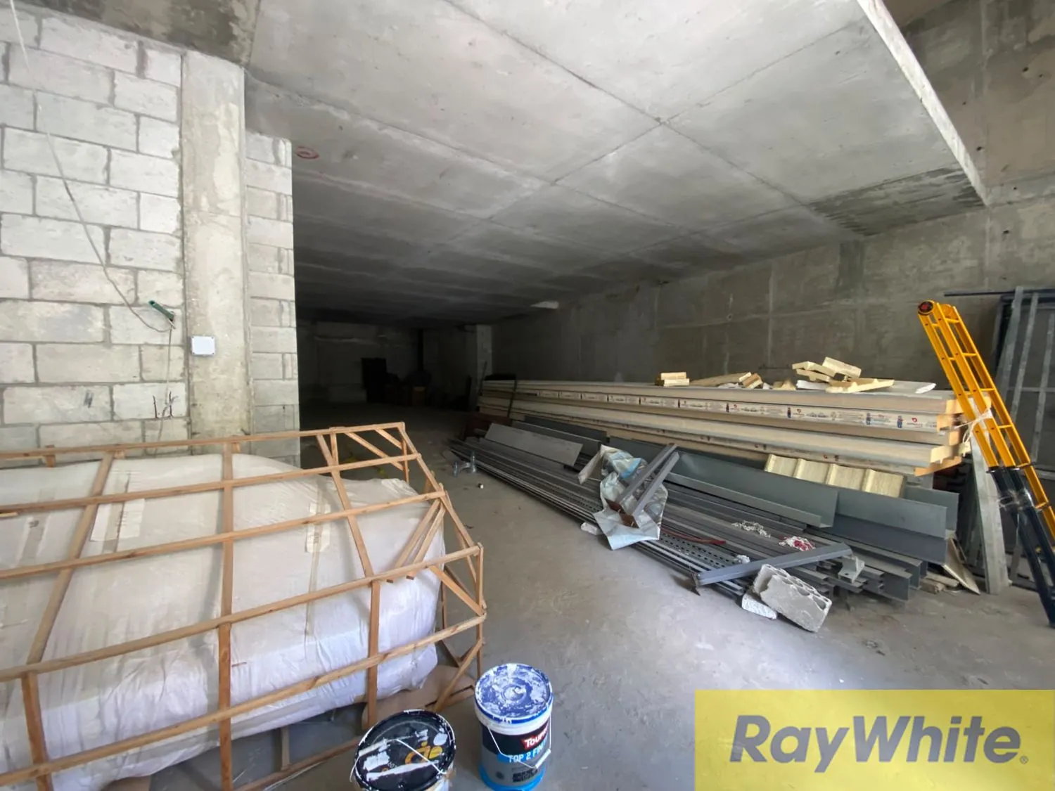 Showroom For Sale In Spears — الصورة 3
