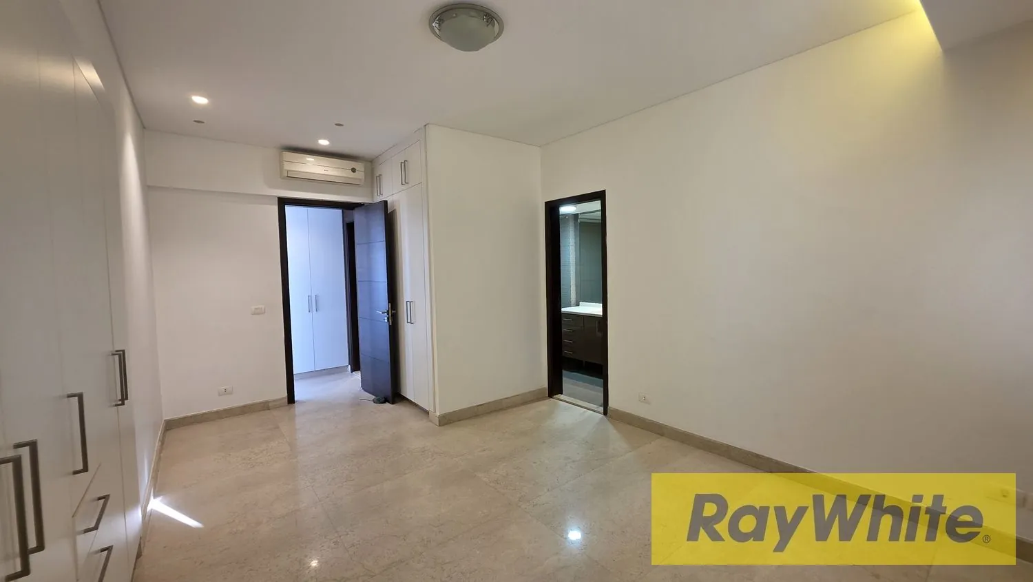 Duplex For Sale In Achrafieh — الصورة 2