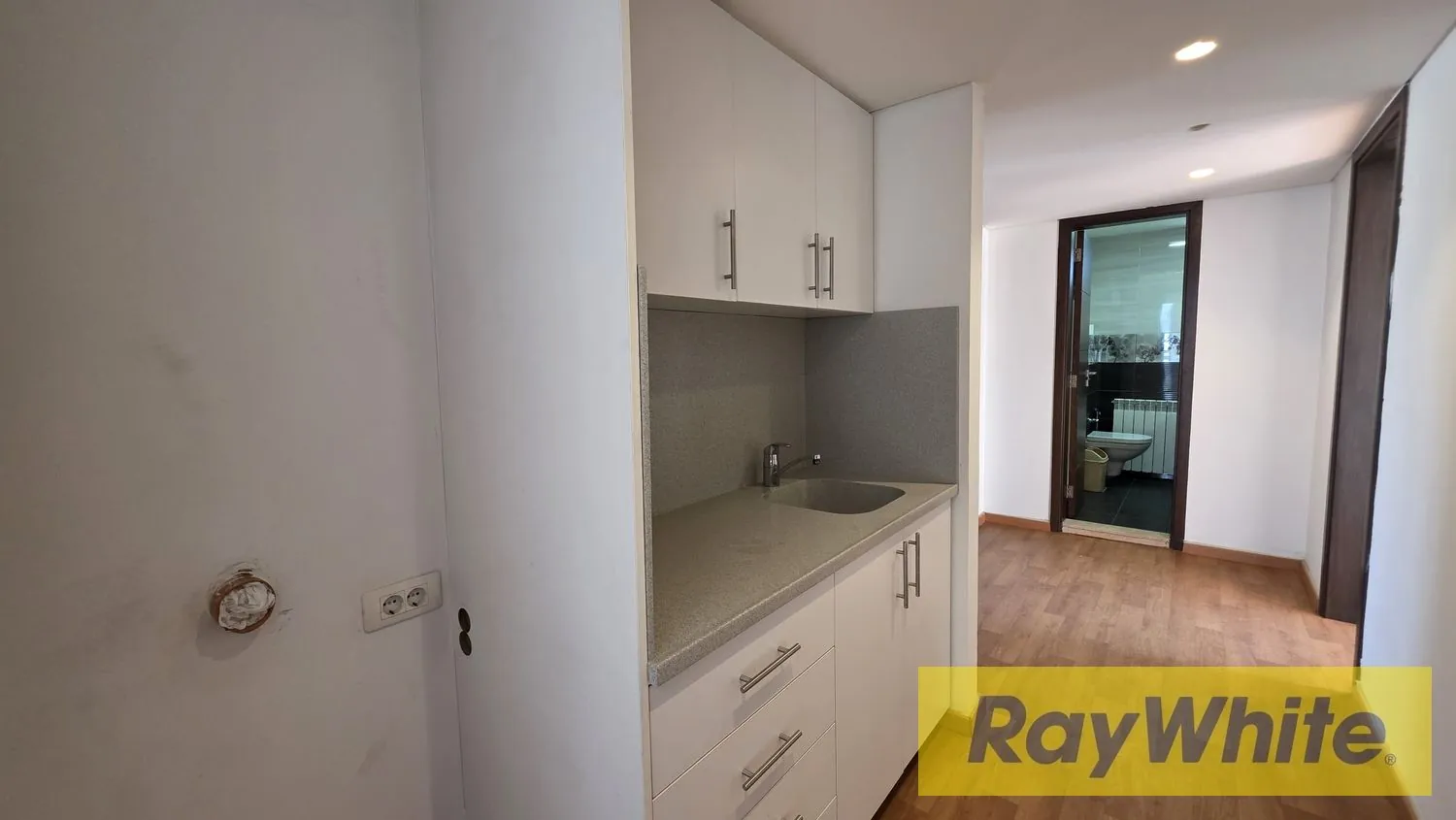 Duplex For Sale In Achrafieh — الصورة 5