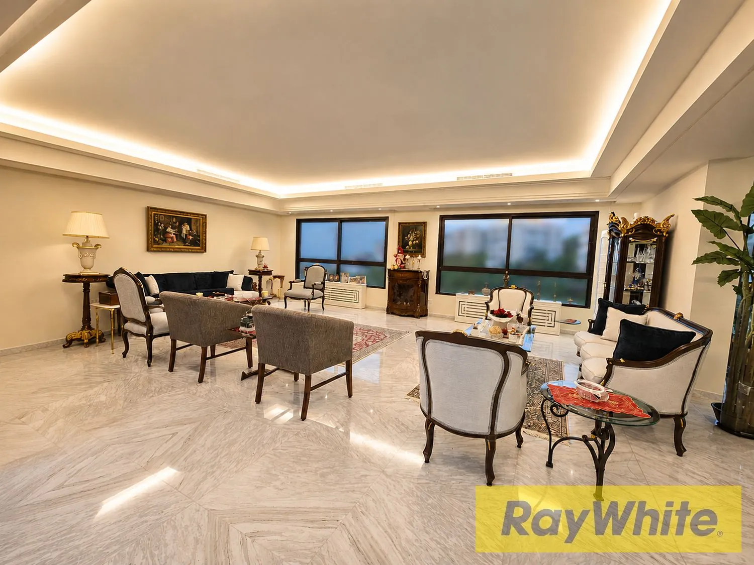 Spacious 430sqm Apartment With 400sqm Private Roof In Rabieh — الصورة 3