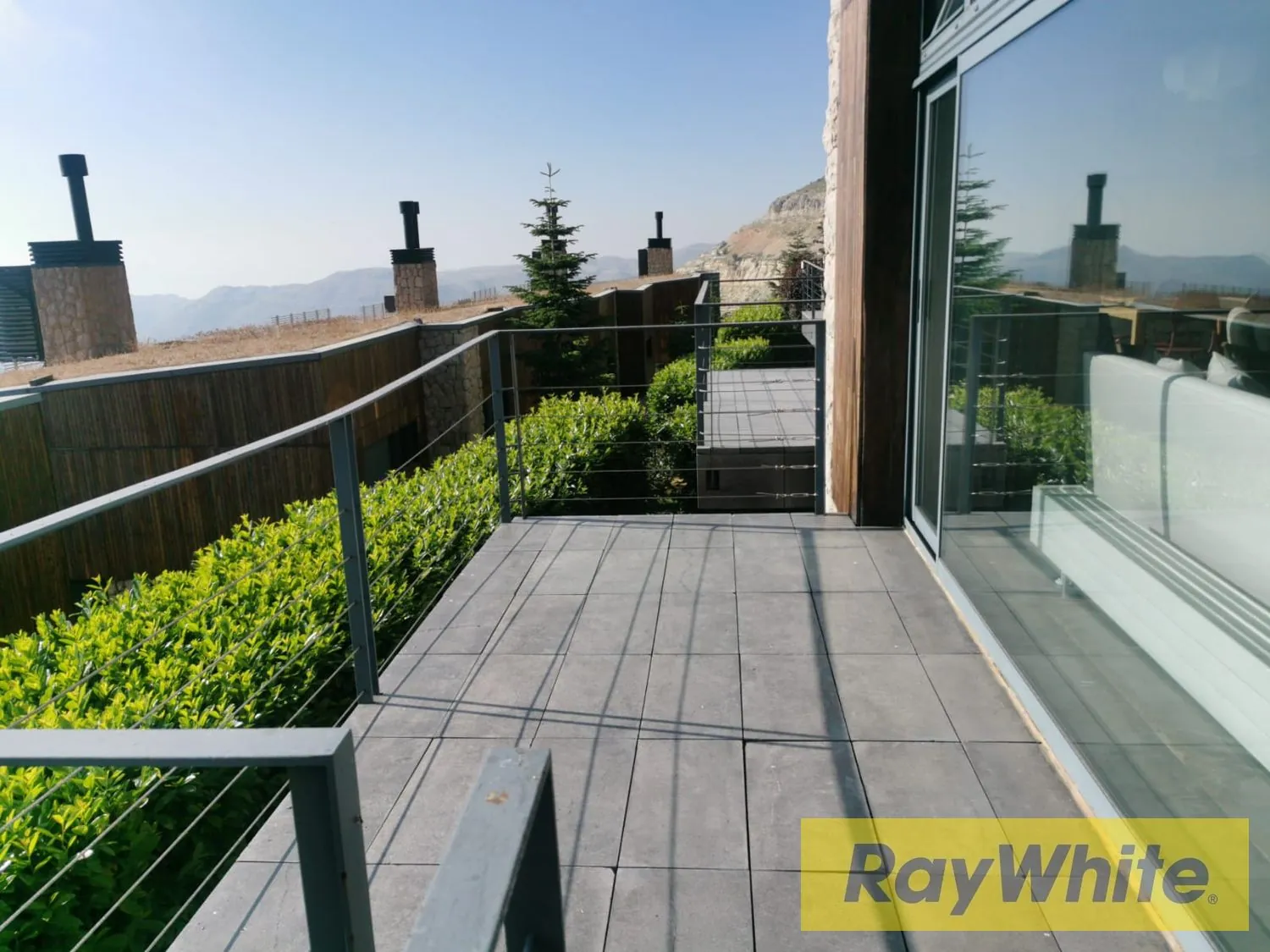 Luxury Furnished Villa For Sale In Kfardebian | Prime Location — الصورة 5