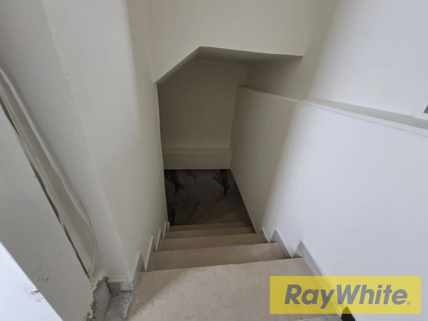 Shop For Rent In Zalka | Semi-furnished — الصورة 3