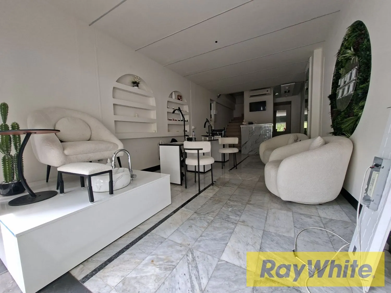 Shop For Rent In Zalka | Semi-furnished — الصورة 5
