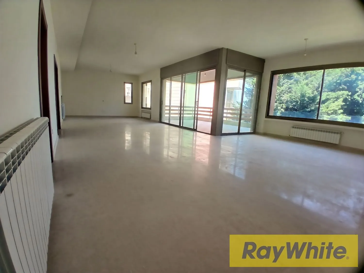 Apartment For Sale In Ain Aar With Mountain And Sea Views — الصورة 2