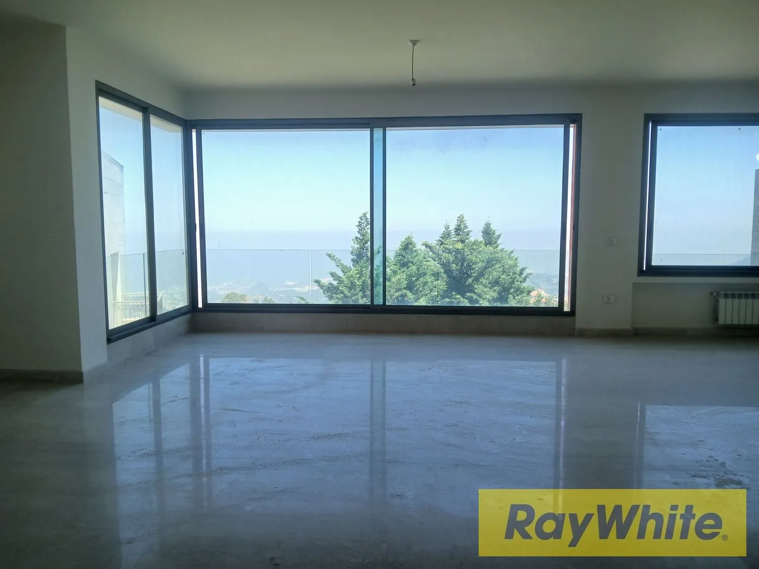 Apartment For Sale In Ain Aar With Mountain And Sea Views — الصورة 3