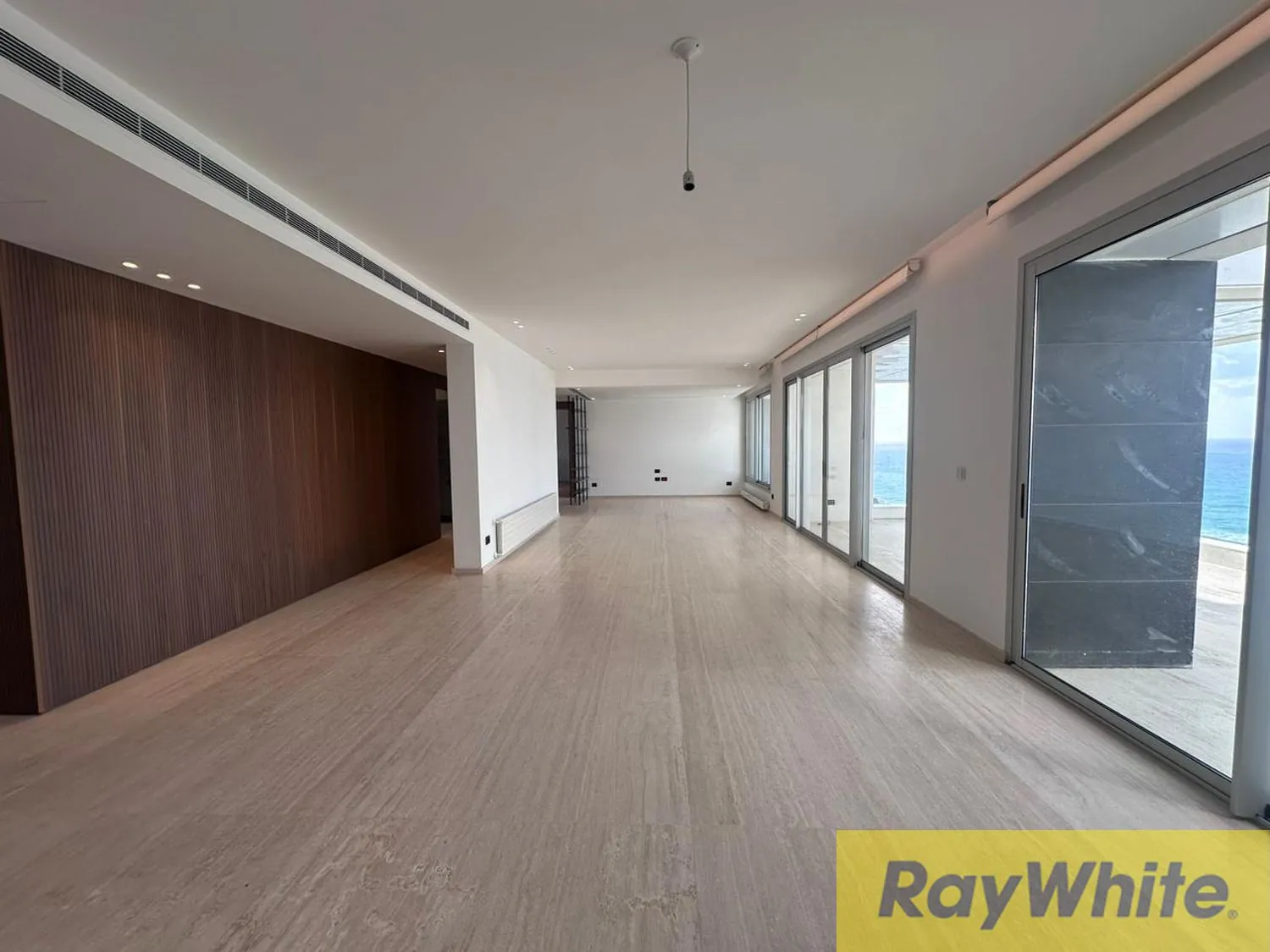 Luxury Sea View Apartment For Sale In Rawche — الصورة 2