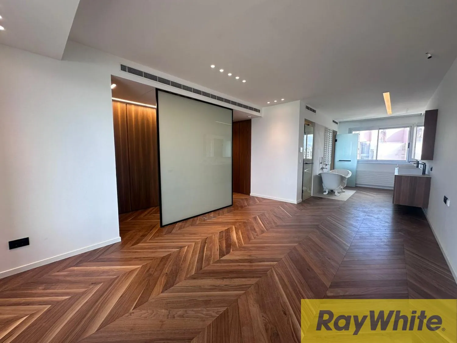 Luxury Sea View Apartment For Sale In Rawche — الصورة 3
