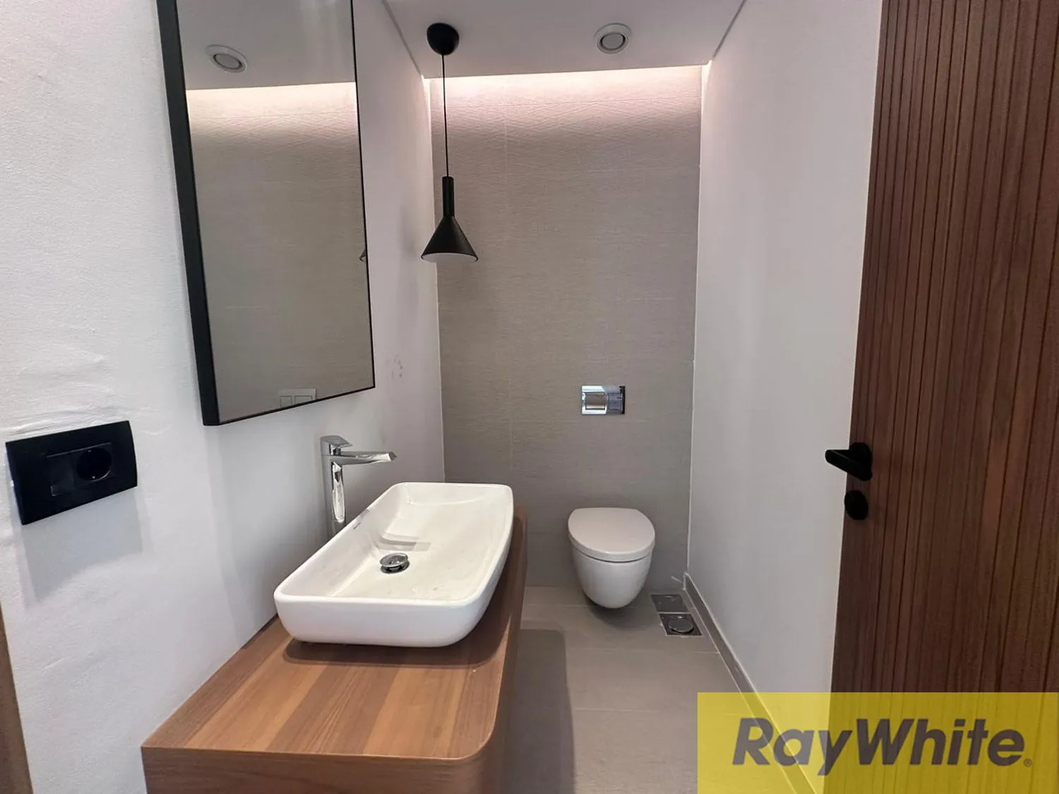 Luxury Sea View Apartment For Sale In Rawche — الصورة 4