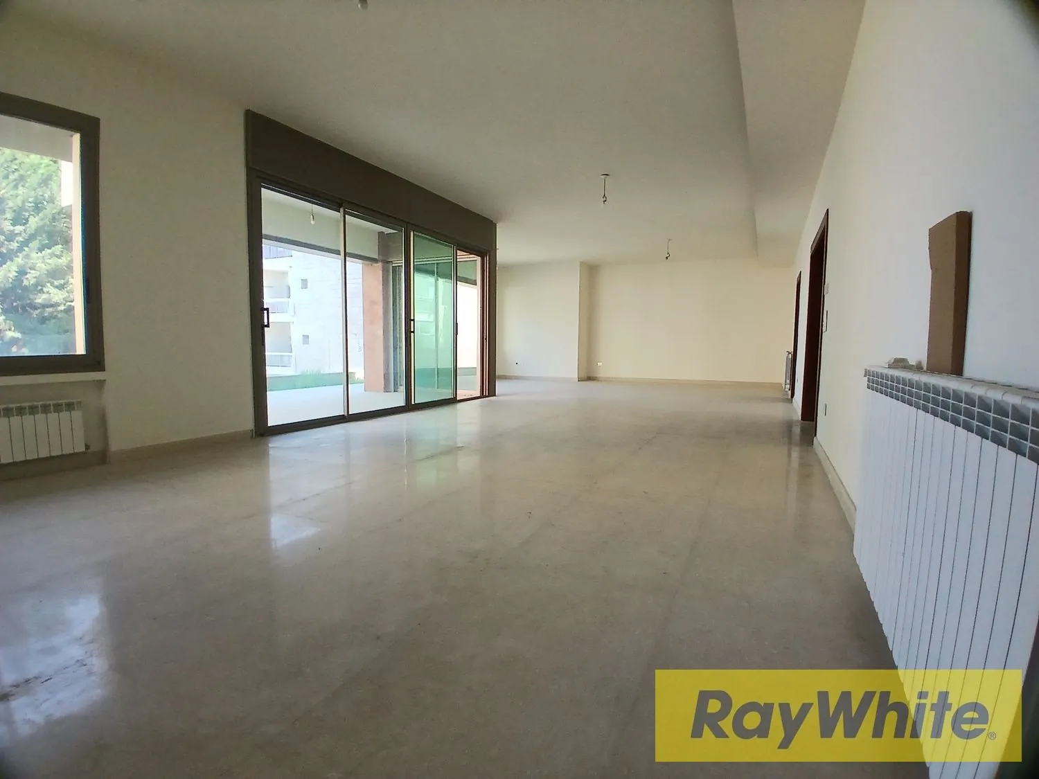 Apartment With Private Garden For Sale In Ain Aar — الصورة 3